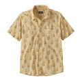 Camisa Patagonia Men's Go-To Shirt en color beige con estampado de flores silvestres, vista frontal plana.