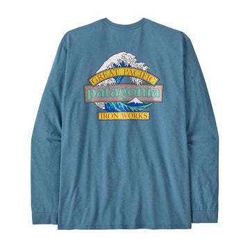 Camiseta Patagonia Men's Long-Sleeved Great Waves Responsibili-Tee® color Shore Blue vista trasera producto con gráfico grande Great Waves y diseño surf icónico.