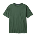 Camiseta Patagonia P-6 Logo T-Shirt en verde Canopy Green, vista frontal en plano sobre fondo blanco, mostrando el cuello redondo y el logotipo de texto Patagonia en el pecho.