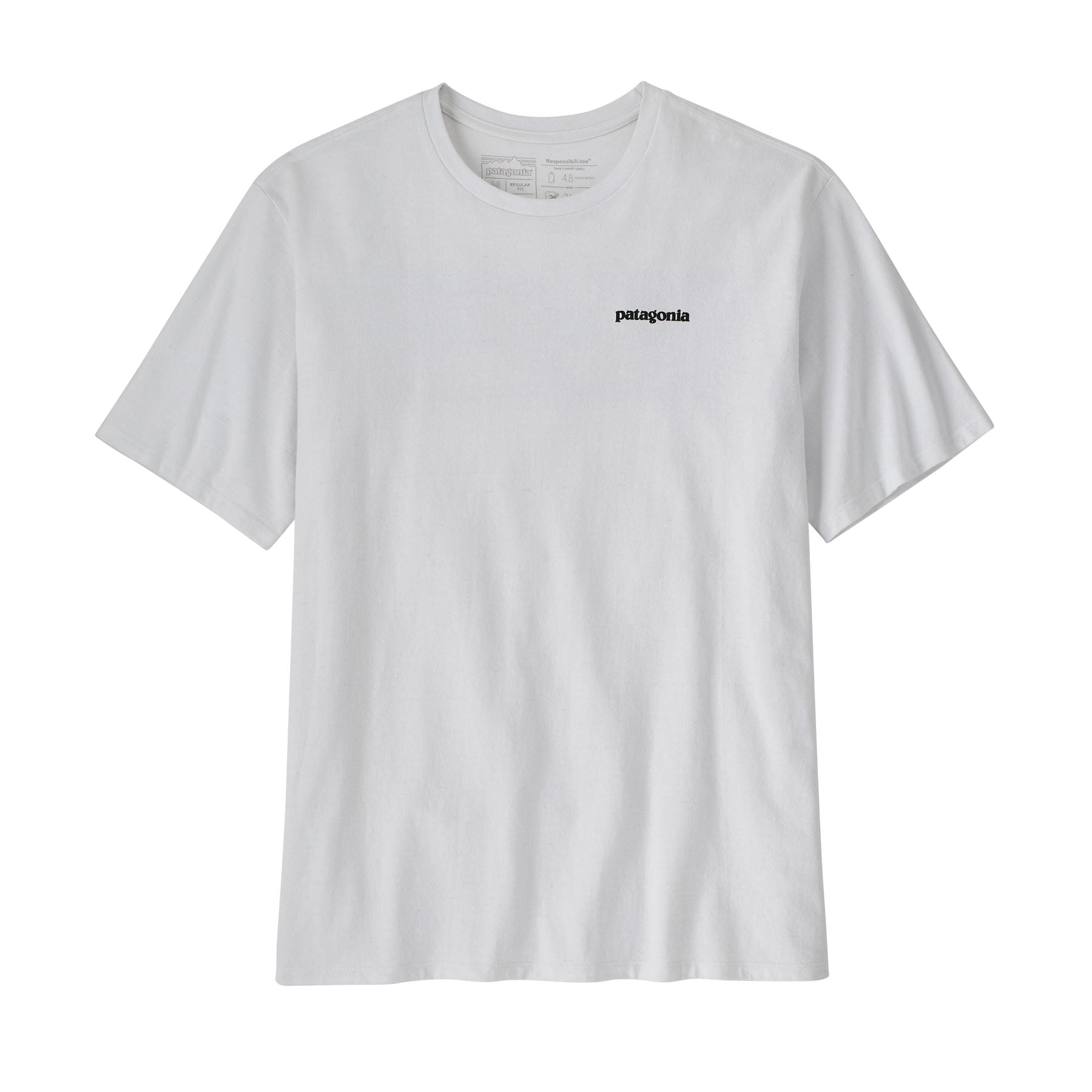 Camiseta blanca Patagonia Men's P-6 Logo Responsibili-Tee, vista frontal con logotipo pequeño en negro en el pecho.