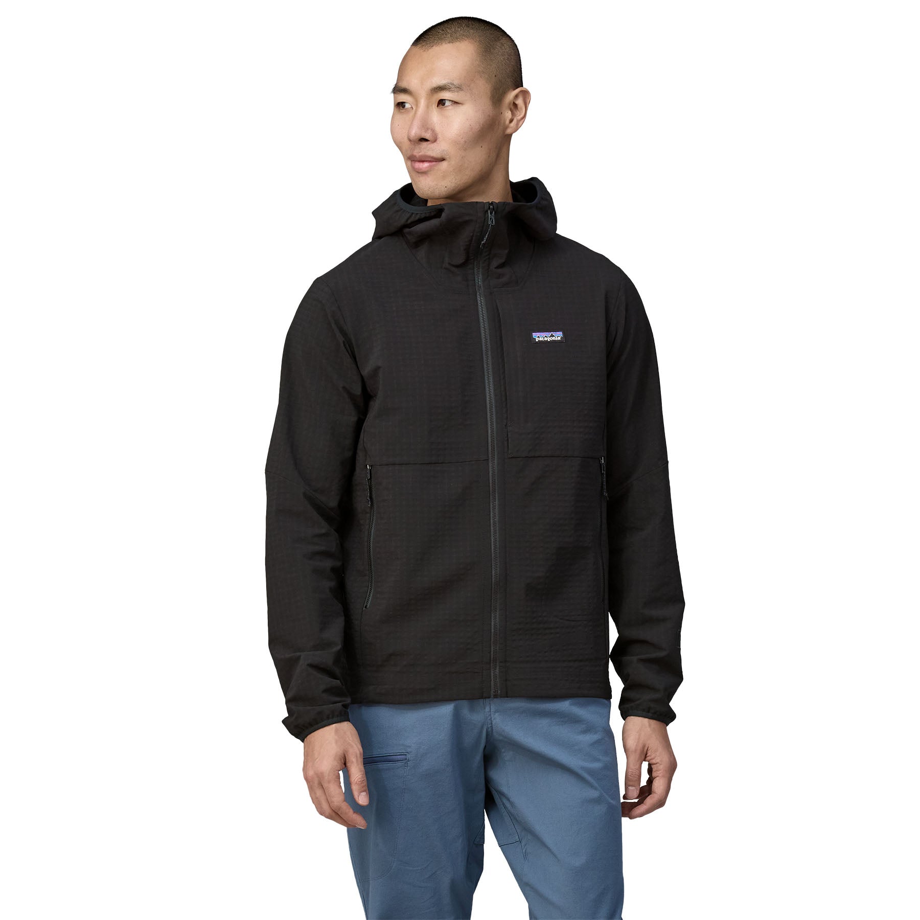 Vista frontal de la chaqueta Patagonia Men's R1® TechFace Hoody en color negro, con diseño técnico y cierre completo.