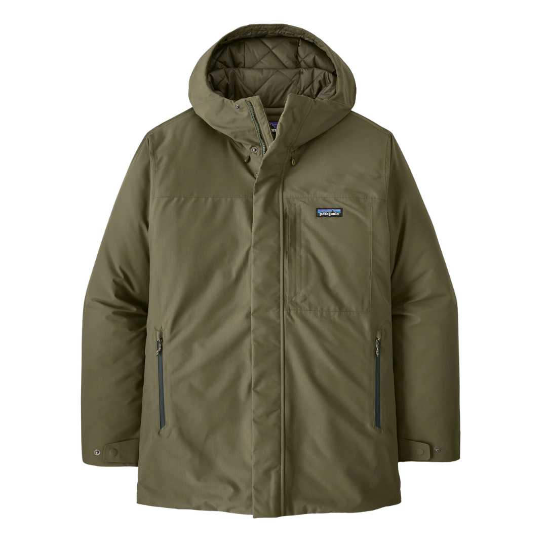 Patagonia Men's Windshadow Parka en color Basin Green vista frontal con capucha y bolsillos con cremallera.