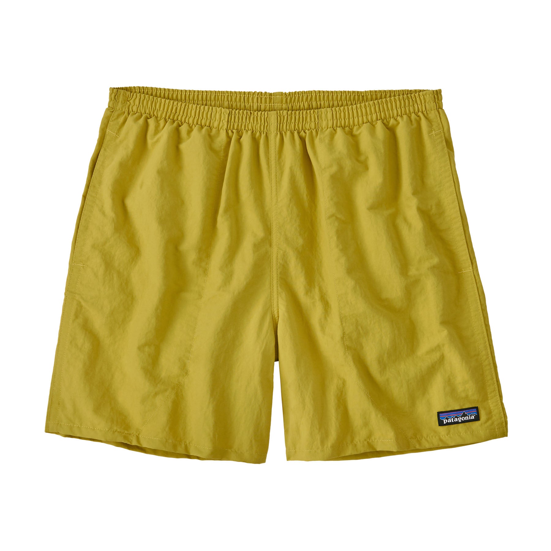 Vista detallada de los Patagonia M's Baggies Shorts 5 pulgadas en color amarillo, resaltando el tejido reciclado y el logo de la marca.