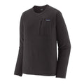 Patagonia M's R1 Air Crew en color negro Black — vista frontal en tres cuartos sin modelo, destacando el tejido jacquard en zigzag de poliéster 100% reciclado, el bolsillo con cremallera en tejido liso negro, la etiqueta Patagonia y el logo R bordado en el bajo lateral.