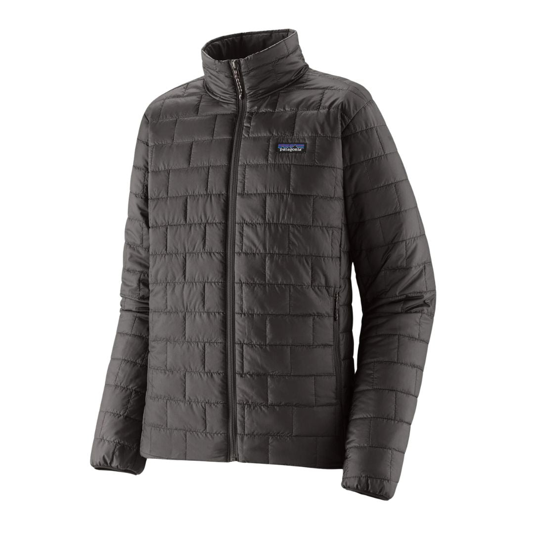 Patagonia Nano Puff® Jacket negra sobre fondo blanco mostrando su diseño completo.