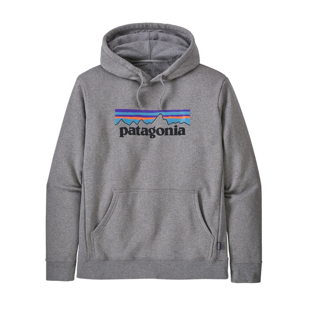 Sudadera Patagonia P‑6 Logo Uprisal Hoody en color Gravel Heather, vista frontal sin modelo con capucha ajustable y bolsillo canguro.