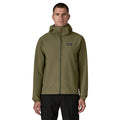 Patagonia R1® TechFace Hoody, vista frontal en modelo: cremallera completa, tejido doble en rejilla, bolsillos calientamanos, capucha con visera y parche logo P-6.