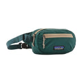Patagonia Terravia Mini Hip Pack en color verde cascada, vista detallada del producto