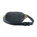 Patagonia Terravia Mini Hip Pack 1L en color patchwork gumtree green, vista trasera de producto sin modelo, mostrando el panel trasero de airmesh transpirable en gris oscuro con detalles en verde oliva y naranja, cinturón antideslizante gris y hebilla de cierre ajustable.