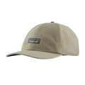 Gorra Patagonia Terrebonne Hat verde roca de río para hombre, diseño técnico ligero con visera curva y logo frontal, ideal para running y outdoor.