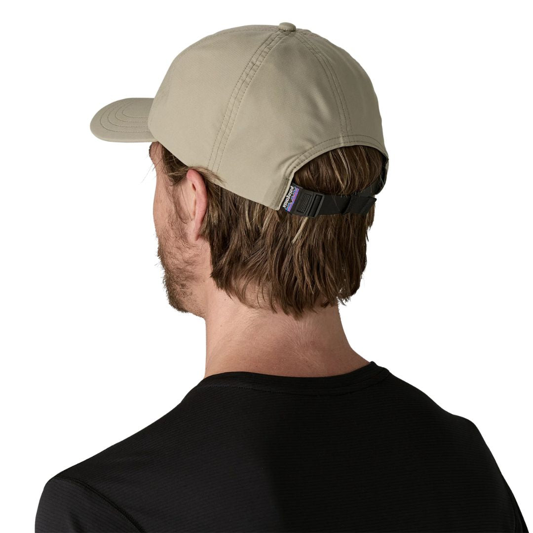 Gorra Patagonia Terrebonne Hat color verde roca de río con cierre trasero ajustable y diseño ligero de corona media sin estructura.