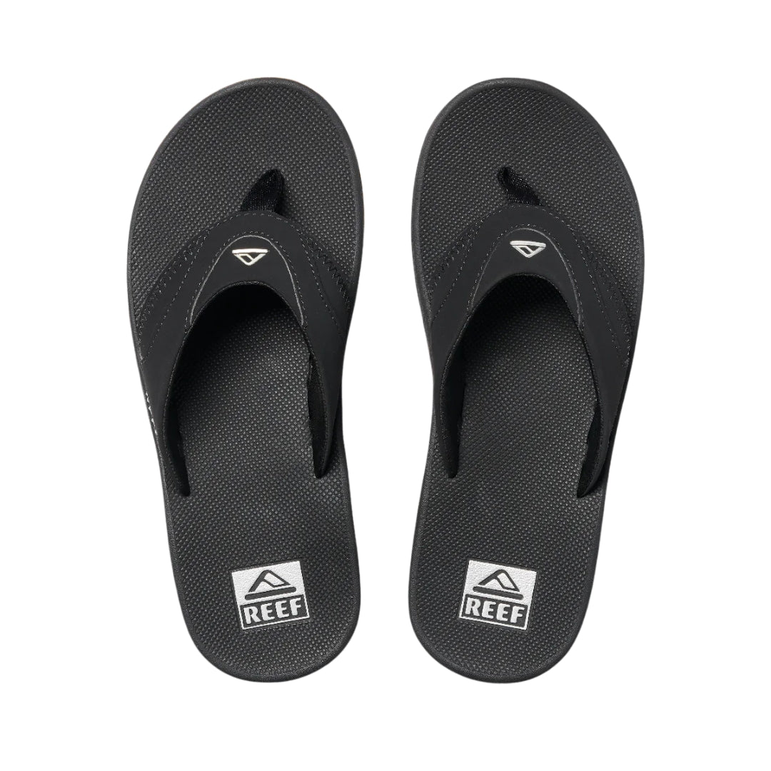 Vista superior de las REEF Fanning negras para hombre, con logotipo REEF visible y acabado texturizado.