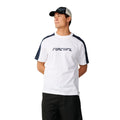 Rip Curl Archive Up Top Panel Tee en White, vista lateral, mostrando el panel en contraste azul marino en el hombro y manga.