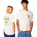 Pareja con Rip Curl Bells Pro 26 Bell Logo S/S Tee camiseta surf color bone look lifestyle Bells Beach Pro