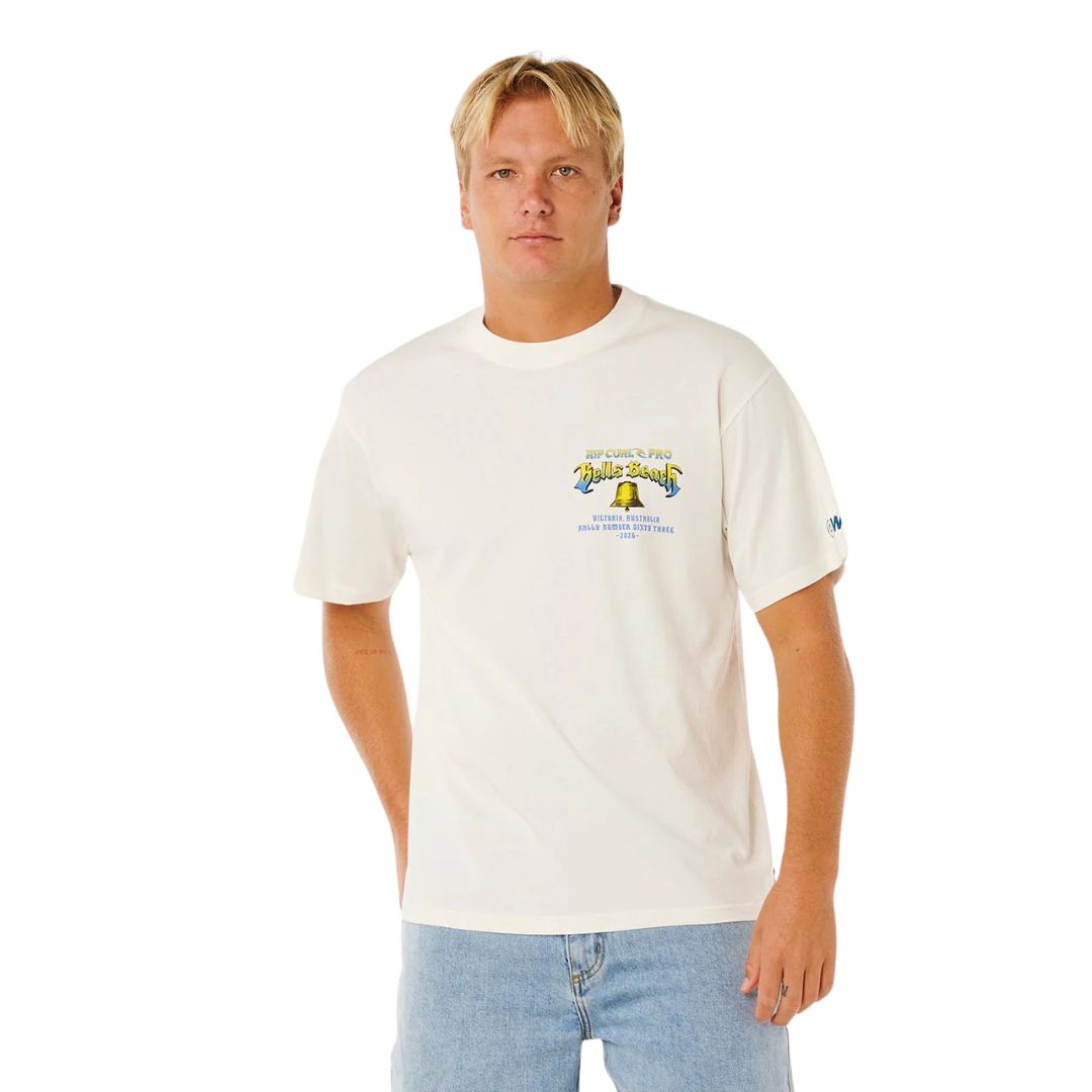 Rip Curl Bells Pro 26 Bell Logo S/S Tee camiseta surf color bone vista frontal con logo Bells Beach en el pecho.