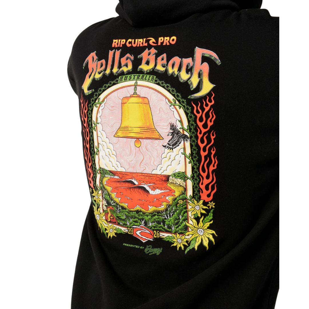 Detalle gráfico Rip Curl Bells Pro 26 Hoodie ilustración Bells Beach campana y ola en la espalda.