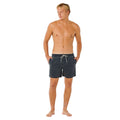 Hombre con bañador surf Rip Curl Boardshort Offset Washed Volley 16