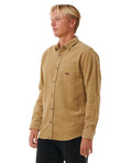 Hombre con la camisa de pana Rip Curl Classic Surf Cord Shirt Caqui oscuro izquierda