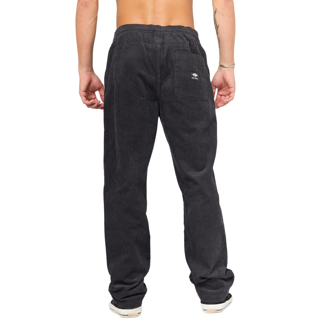 Vista trasera del pantalón Rip Curl Classic Surf Double Cord en color negro, con cintura elástica y estilo urbano.