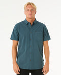 Camisa de manga corta Rip Curl Classic Surf Washed vista de frente, estilo casual y tejido ligero.