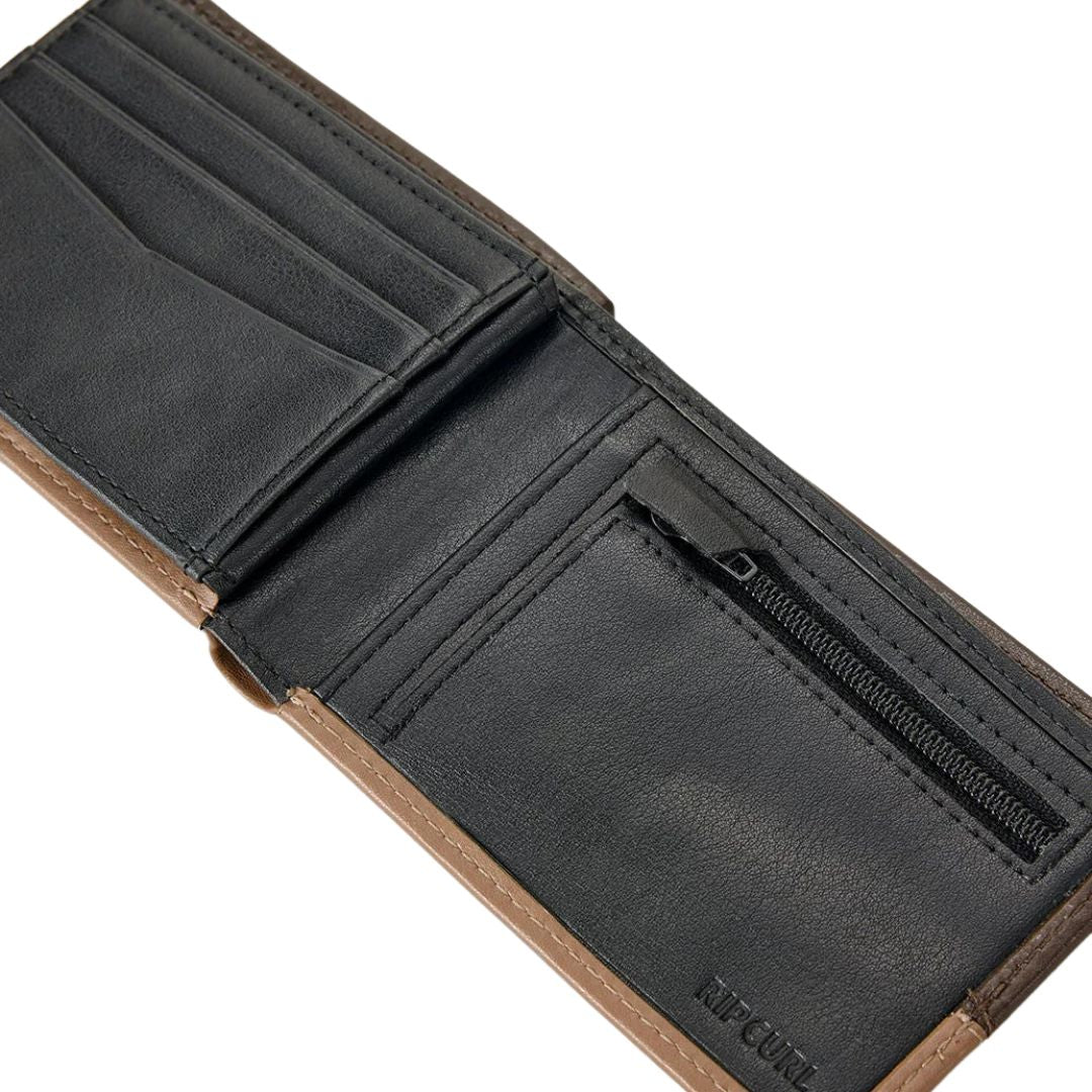 Rip Curl Corpawatu Icon PU Slim cartera hombre color Coffee interior con ranuras para tarjetas y bolsillo con cremallera.