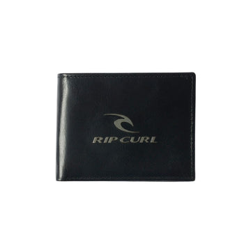 Cartera de piel Rip Curl Corpowatu RFID 2 en 1 cerrada con logo frontal grabado.