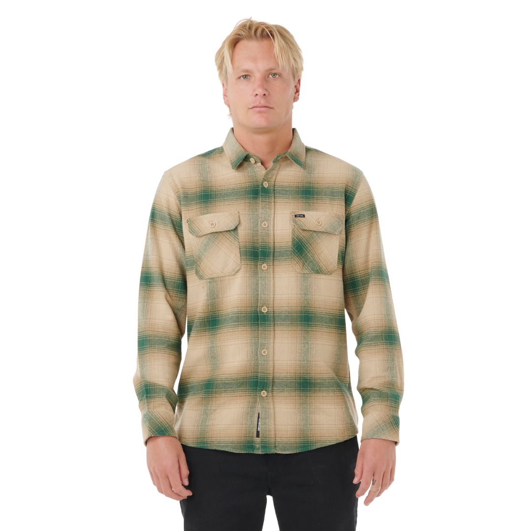 Camisa Rip Curl Count Flannel color khaki rock, modelo masculino de frente con brazos relajados.