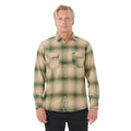 Camisa Rip Curl Count Flannel color khaki rock, modelo masculino de frente con brazos relajados.