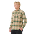 Camisa Rip Curl Count Flannel color khaki rock, vista lateral sobre modelo masculino.
