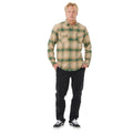 Camisa Rip Curl Count Flannel color khaki rock, vista completa sobre modelo de pie.
