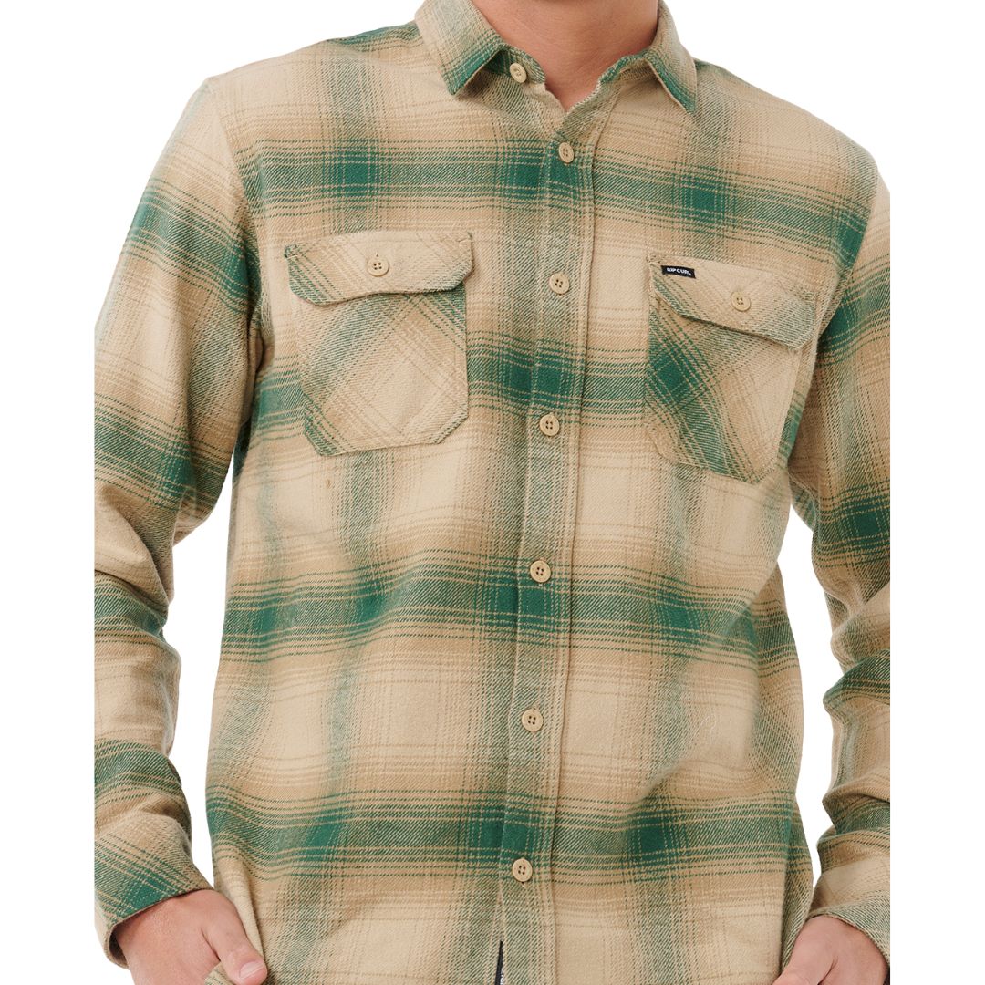 Camisa Rip Curl Count Flannel color khaki rock, detalle frontal con bolsillos y botones visibles.