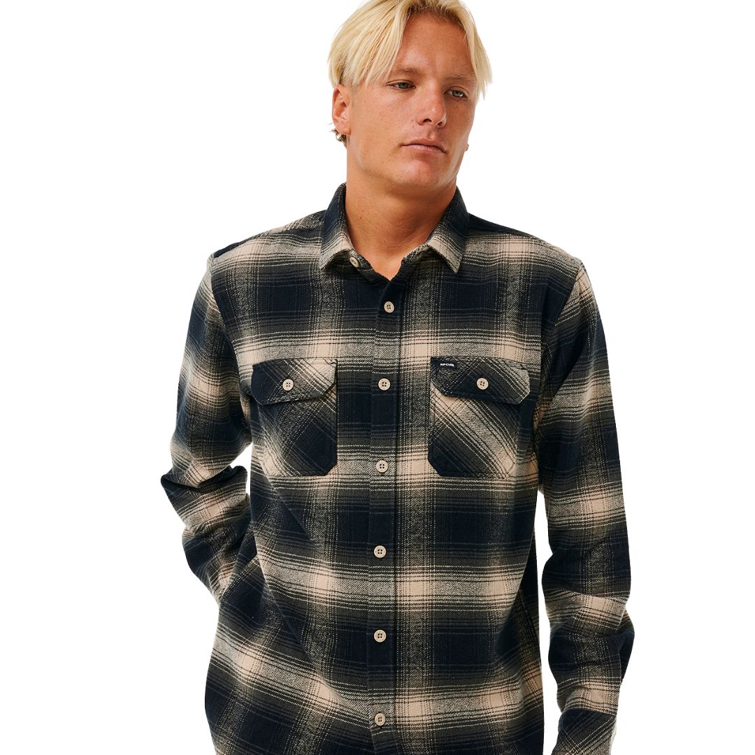 Camisa Rip Curl Count Flannel Taupe - vista frontal en pose casual.