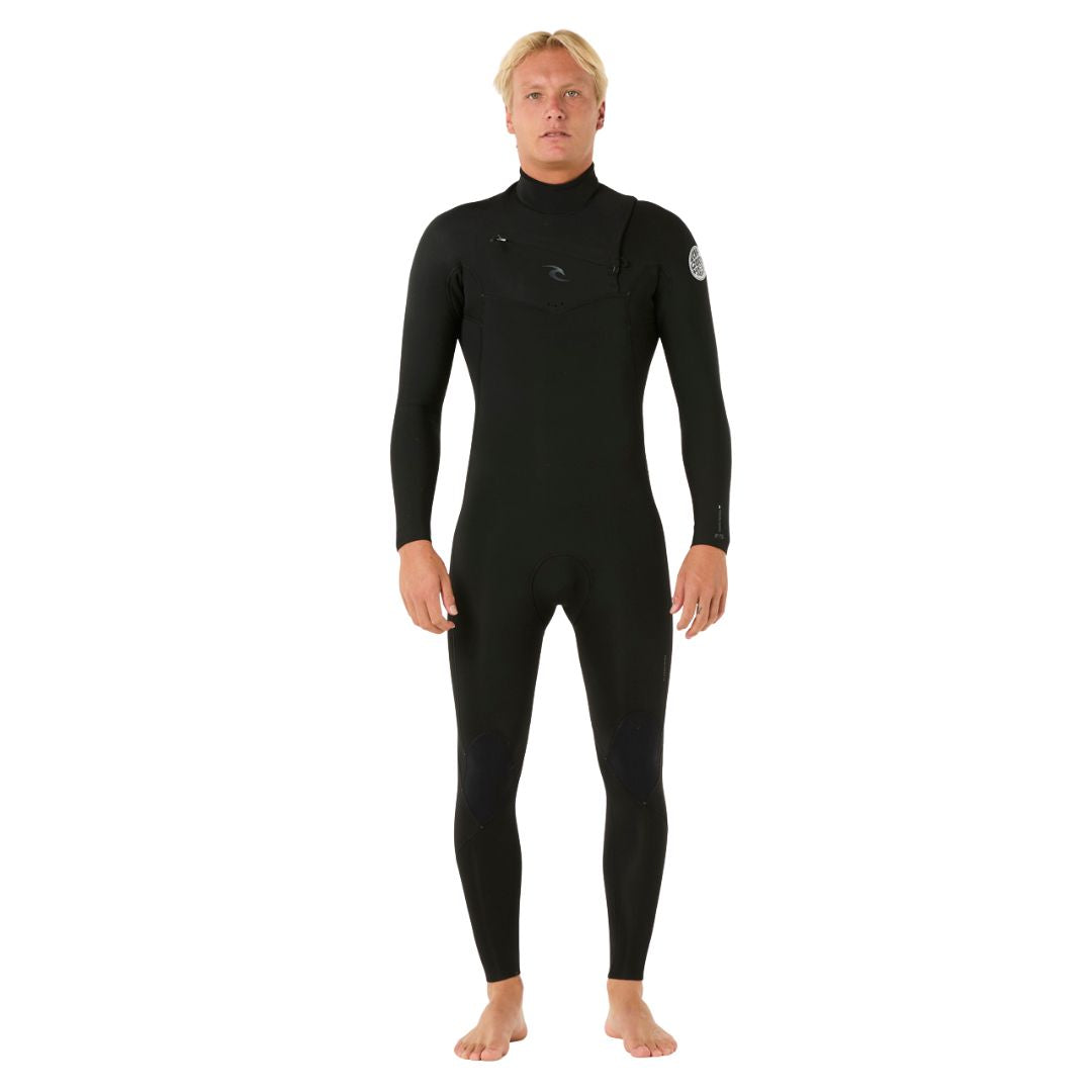 Vista frontal completa del traje de neopreno negro RIP CURL DAWN PATROL CHEST ZIP 5/3 2026 sobre modelo de pie.