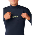 Rip Curl Dawn Patrol Pro Chest Zip 4/3 en Navy, vista trasera completa del traje de neopreno hombre con el logo Rip Curl bordado en verde lima en la espalda.