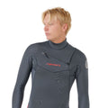 Forro interior del traje Rip Curl Dawn Patrol Pro Chest Zip 4/3, vista frontal completa mostrando el ribete rojo en costuras de pecho, ingle y rodillas.