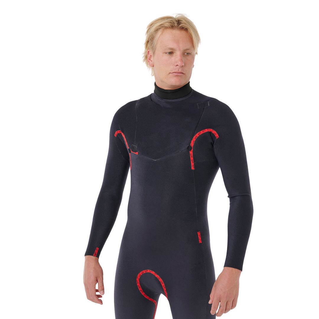 Forro interior del traje Rip Curl Dawn Patrol Pro Chest Zip 4/3, primer plano de la espalda con el ribete rojo trazando las costuras del hombro y el brazo.