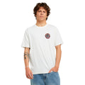 Camiseta Rip Curl Destroy Series color Bone, retrato frontal en modelo con el logo circular Destroy Waves Not Beaches visible en el pecho.