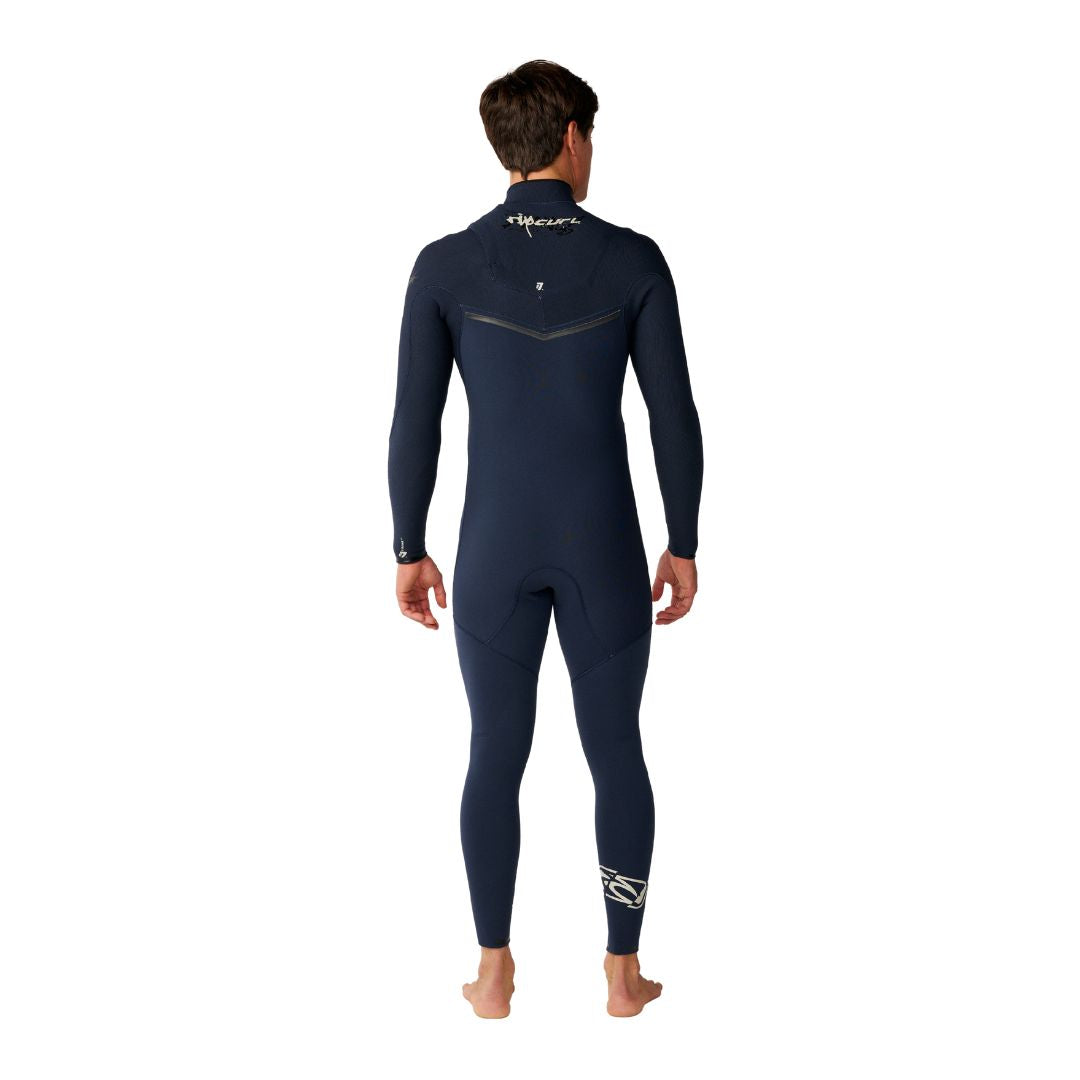 Traje de neopreno RIP CURL E-BOMB ZIP FREE 4/3 en Navy, vista trasera completa con estampado gráfico RIP CURL en la parte alta de la espalda y logotipo en la pantorrilla, diseño zip free sin costuras de cremallera.