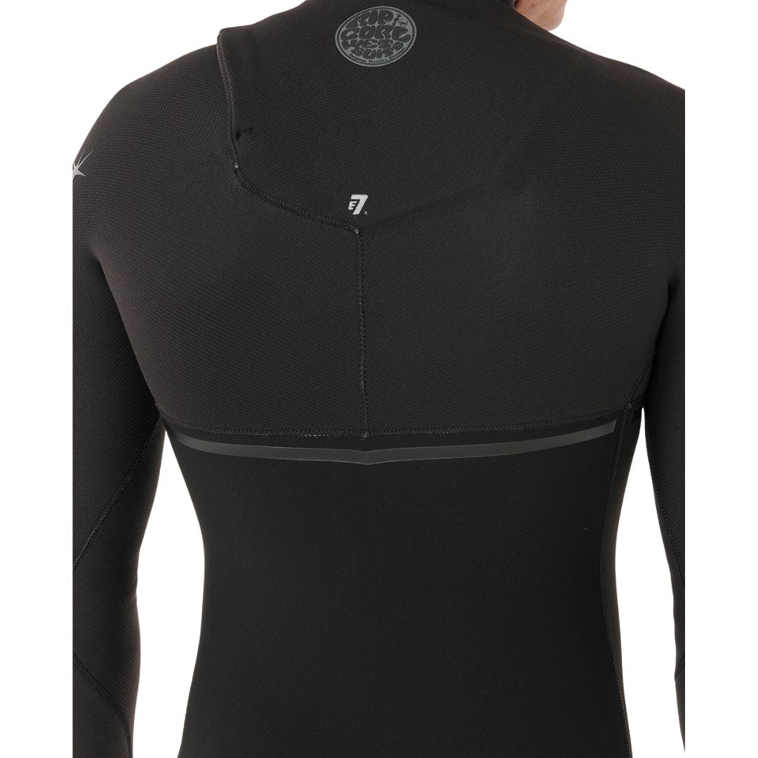 Detalle del pecho del traje de neopreno Rip Curl E-Bomb Zip Free 4/3 2026, color negro.