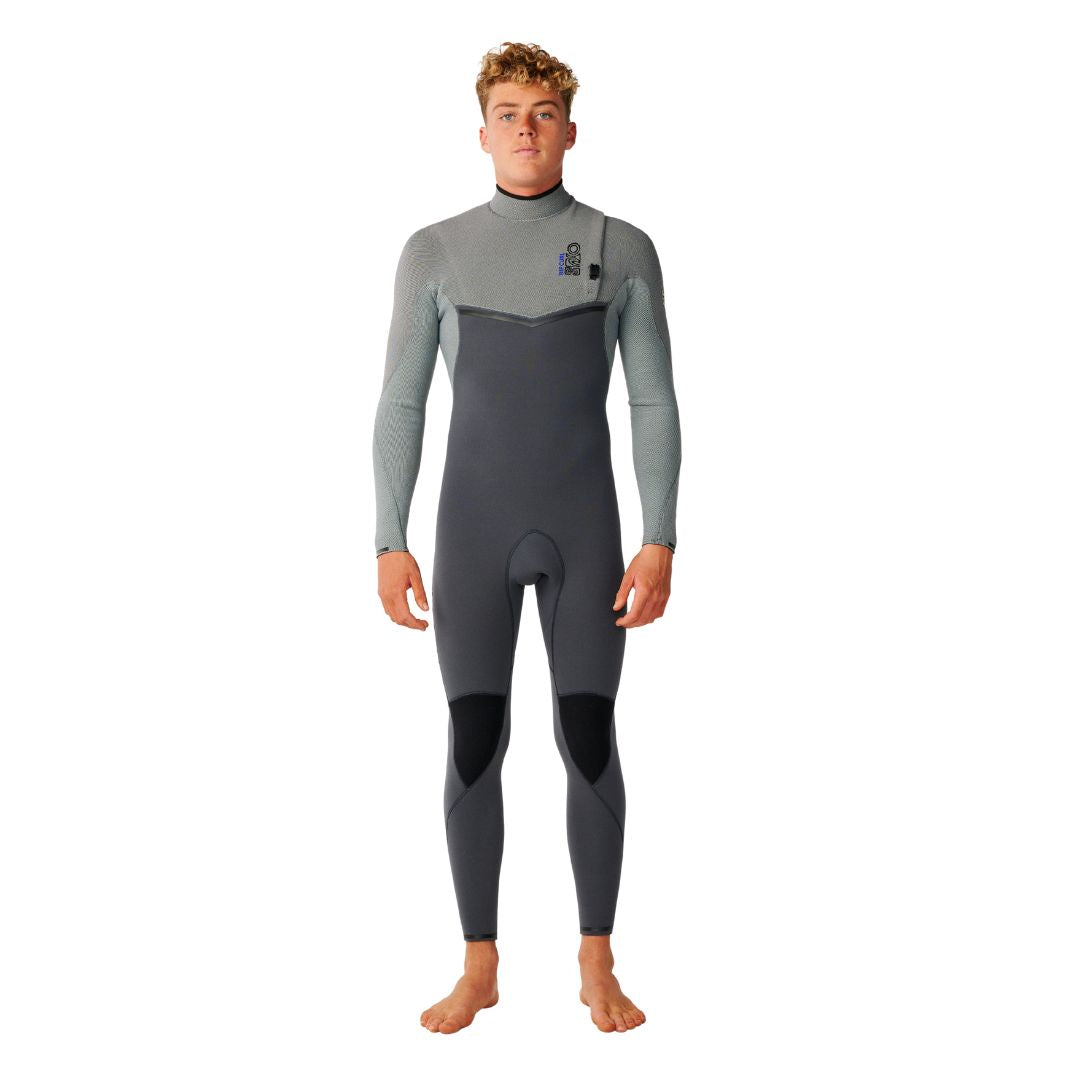 Traje de neopreno RIP CURL E-BOMB ZIP FREE 4/3 en Charcoal Grey, vista frontal completa con bloque de color gris claro en hombros y mangas, torso en gris antracita y cierre con cremallera en el pecho.