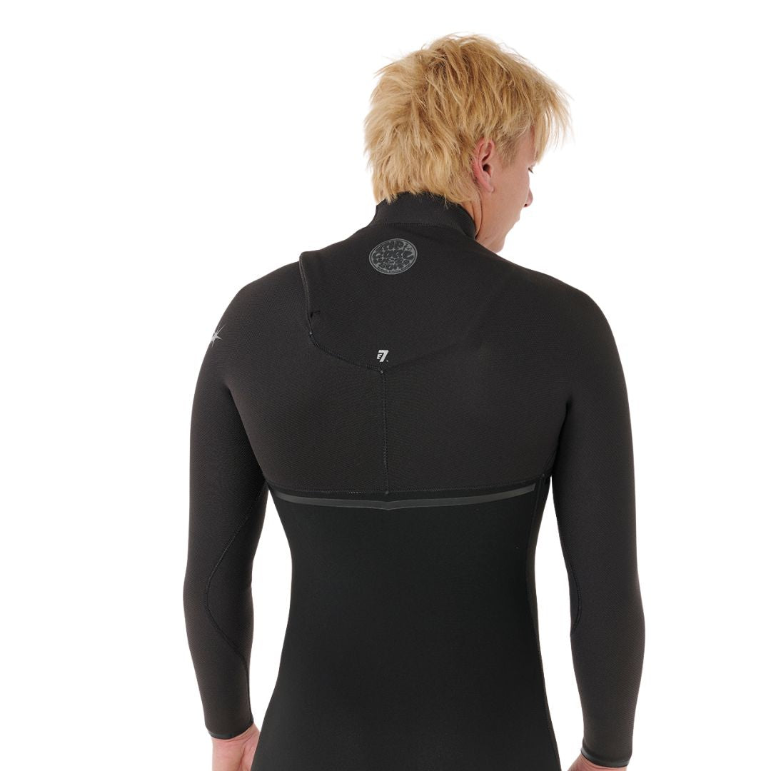 Vista trasera cercana del traje Rip Curl E-Bomb Zip Free 5/3 2026 negro, destacando la zona del cuello y la elasticidad del neopreno.