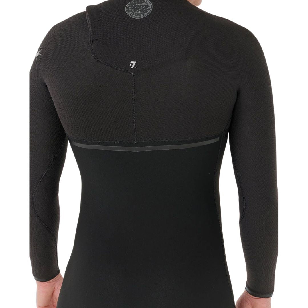 Detalle espalda alta neopreno negro Rip Curl E-Bomb Zip Free 3/2, panel de malla E7 con costuras GBS selladas, logo Rip Curl Wetsuits y etiqueta E7.