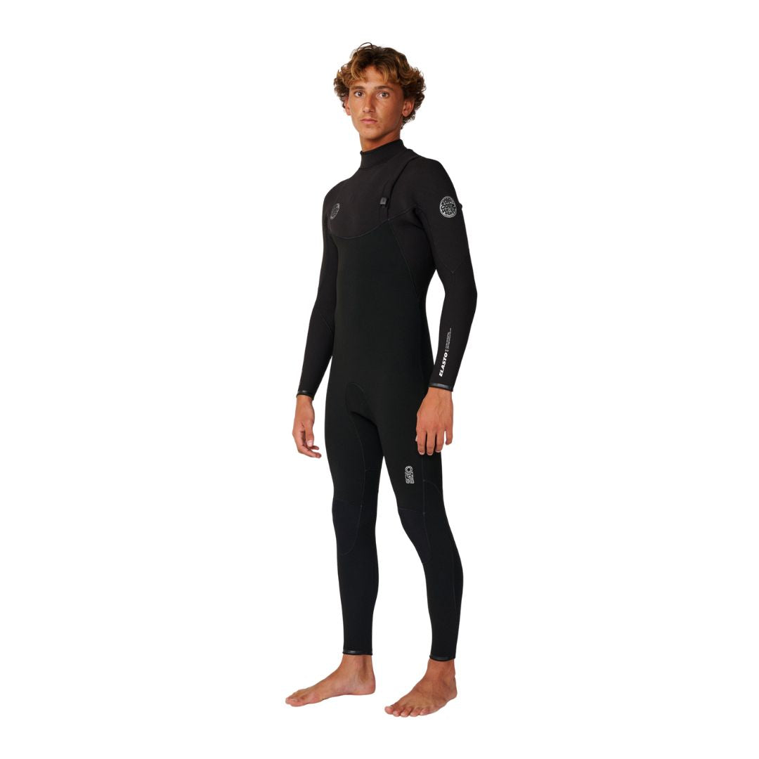 Traje de neopreno Rip Curl Elasto Zip Free 5/4 negro, vista lateral de tres cuartos, mostrando el ajuste ergonómico en torso y piernas del sistema sin cremallera.