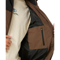 Chaqueta Rip Curl Fade Out Cord Puffer marrón y negra, vista interior mostrando forro y bolsillo.