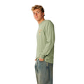 Camiseta manga larga Rip Curl Fade Out Icon color sage, vista de perfil con el logo Born at Bells 1969 en el pecho.