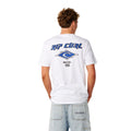 Camiseta Rip Curl Fade Out Icon Tee hombre color blanco, vista trasera, logo grande Rip Curl azul con texto Born at Bells 1969.