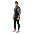 Traje de neopreno RIP CURL FLASHBOMB PRO 4/3 ZIP FREE en Charcoal Grey, vista lateral mostrando el corte ergonómico sin cremallera y las mangas jaspeadas de alta flexibilidad para surf de alto rendimiento.