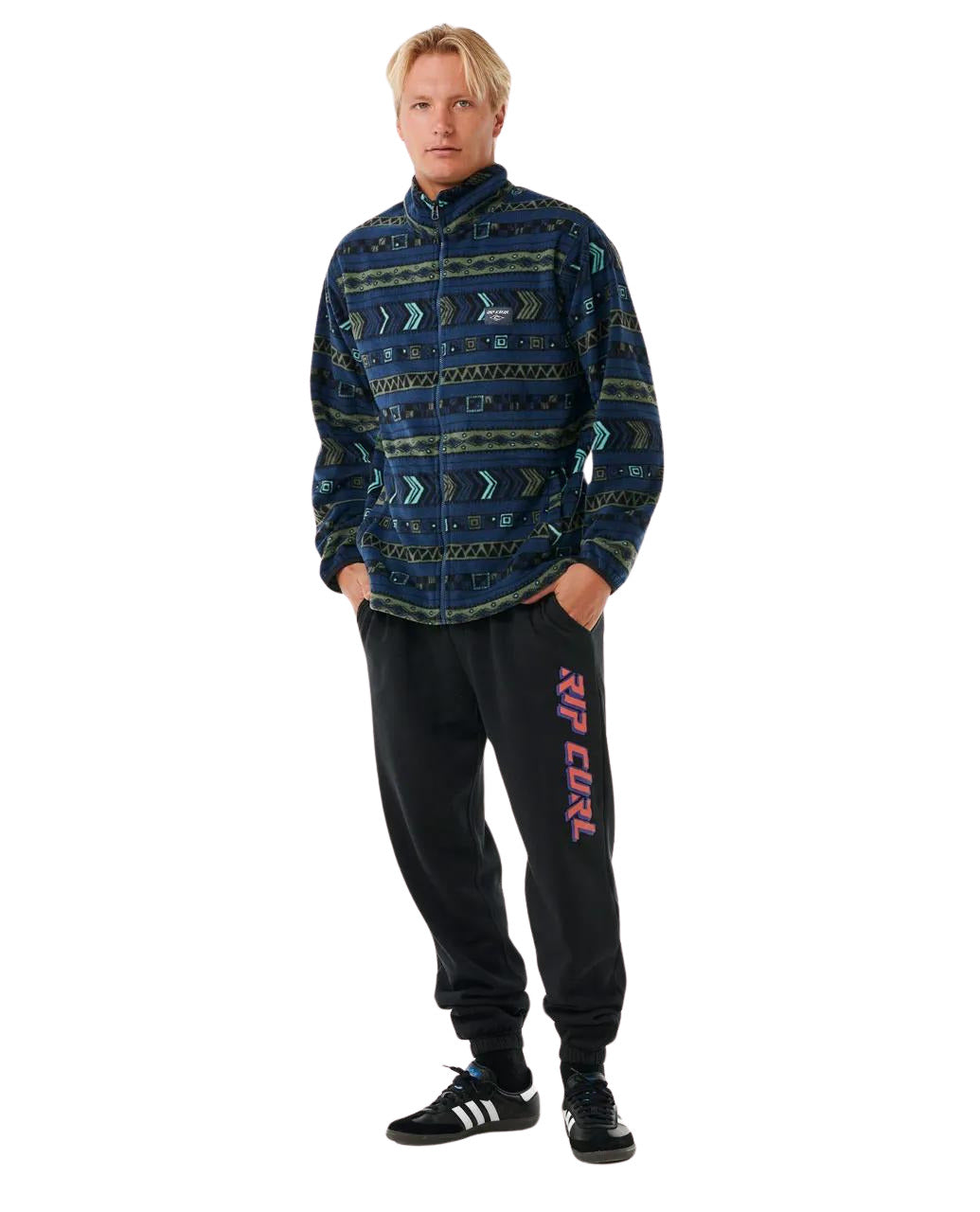 Hombre con el forro polar Rip Curl Fun Times Polar Fleece Azul marino lavado y pantalón de chándal