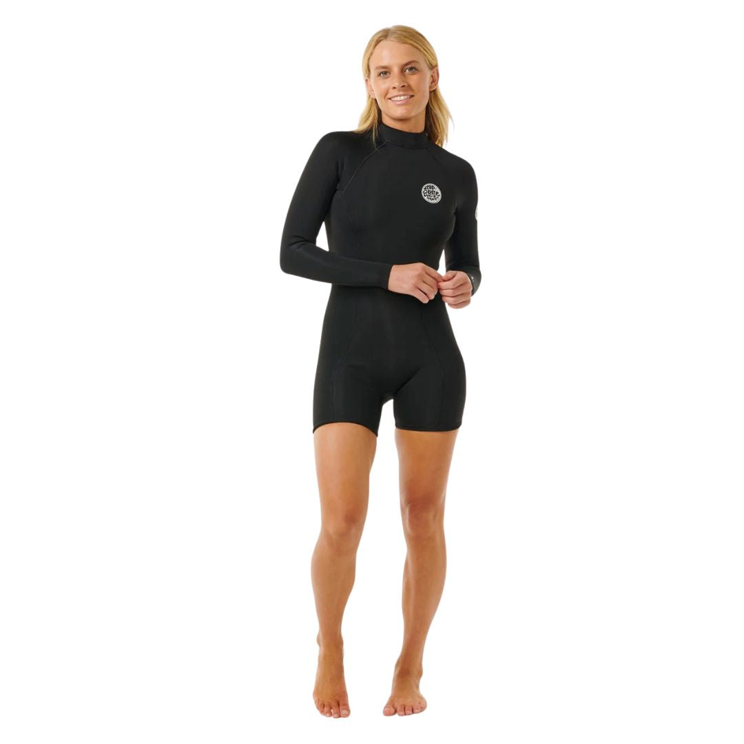 Neopreno de primavera Rip Curl G-Bomb 2mm negro mujer, vista frontal entera: manga larga, pierna corta por encima de la rodilla, logo Rip Curl Wetsuits en pecho y logo en manga.