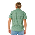 Rip Curl Hypno Micro camisa manga corta verde aloe vista trasera con estampado micro floral.